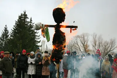Сжигание чучела Масленицы в Хабаровске в 2020 году: зачем сжигать, как и из  чего сделать куклу - KP.RU