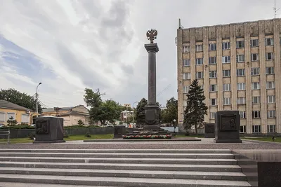 Стела «Город воинской славы» (Таганрог) — Википедия