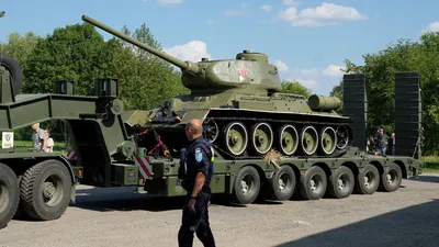 В Ивангороде установят копию демонтированного в Нарве памятника танку Т-34  - РИА Новости, 01.09.2022