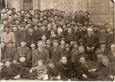 Файл:Татары-мусульмане у входа в Соборную мечеть Ленинграда 1926 год.jpg —  Википедия