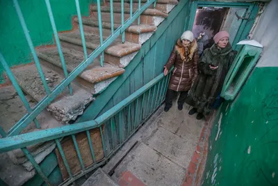 В Сибири семью с шестью детьми переселили на 24 \"квадрата\" - Российская  газета