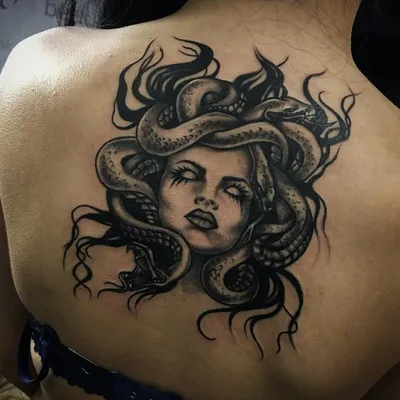 Татуировка женская графика на плече Горгона Медуза - мастер Мария Бородина  (Челнокова) 5381 | Art of Pain