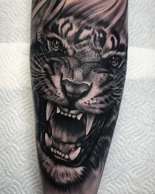 Татуировка в виде тигра в прыжке, …» — создано в Шедевруме