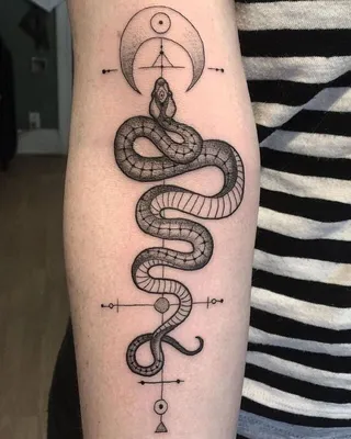 100+ фото идей: Тату Змея для девушек и мужчин - эскизы, значение | Snake  tattoo design, Sleeve tattoos, Serpent tattoo