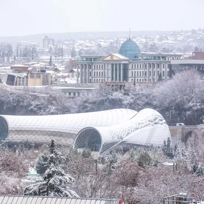 Зимняя сказка Тбилиси: столица Грузии под первым снегом - фото -  09.01.2023, Sputnik Грузия