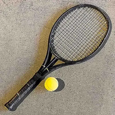 Теннисная ракетка фотографии