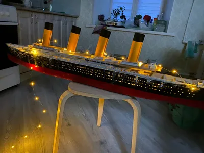 Потопим в лучшем виде» — омич, собравший полутораметровую копию «Титаника»  из картона, планирует устроить столкновение лайнера с айсбергом