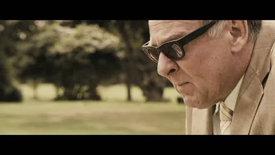 Скачать британский актер Том Уилкинсон RockNrolla Movie Still обои | Обои.com