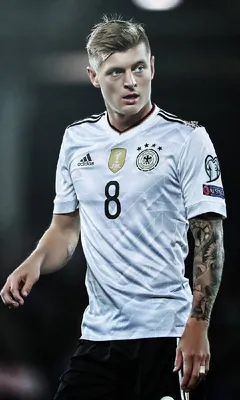 Тони Кроос 🇩🇪 | Toni kroos, Футбольная форма, Футбольная повседневная одежда