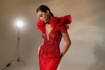 20 самых роскошных вечерних платьев из коллекции Marchesa Pre-Fall 2021 |  Marchesa fashion, Gowns, Evening dresses