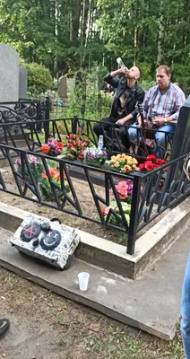 Виктор Цой. Богословское кладбище - ЯПлакалъ
