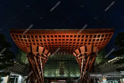 Япония, префектура Исикава, Канадзава, ворота Цудзуми станции Канадзава  ночью — Японский, на открытом воздухе - Stock Photo | #465122338
