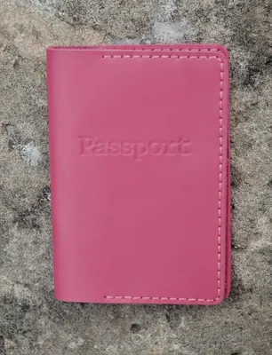 Женская кожаная обложка на загранпаспорт с карманом для карточек ручной  работы цвет фуксия, цена 380 грн — Prom.ua (ID#1559374724)