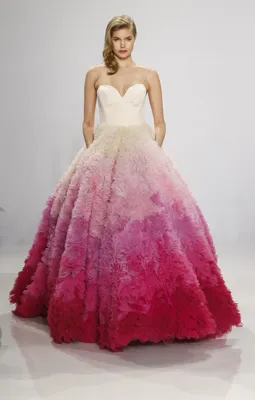 Цветные свадебные платья - тренд сезона 2023 - читайте статью с красочными  фотографиями в нашем блоге