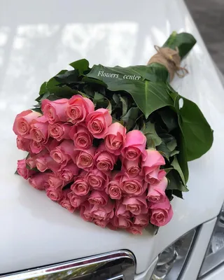 Цветы Алматы ⚡️'s Instagram post: “Излюбленный букет роз в живом оформлении  ✊, признан самым красивым и востребованным в 2020 году ⚡️👍!!!… | Букет,  Букет роз, Розы