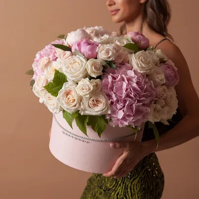 Цветочная композиция из гортензии, пионов, роз в шляпой коробке №1157  самого большого размера купить в Москве с доставкой недорого | Цветочка