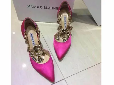 Мюли Lurum: новая классика от Manolo Blahnik - 古姆商场最新活动信息