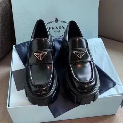 Женские черные лоферы Прада (Prada) из натуральной кожи купить в интернет  магазине в Москве со скидкой до 80%