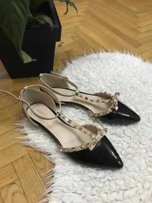 Купить Туфли Valentino Rockstud Alcove Белые в аутлете Фэшн Хаус