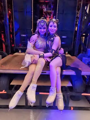 Туктамышева опубликовала фото с Валиевой, где они обнимаются за кулисами на  шоу «Шахерезада»