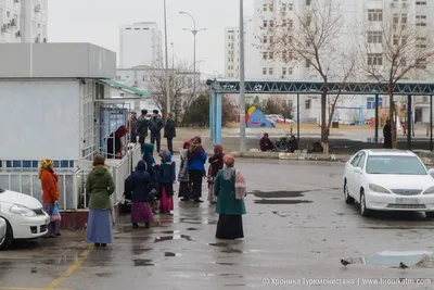 После Нового года в госмагазинах Ашхабада снова появились очереди за хлебом  - Хроника Туркменистана