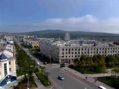 Толпа заняла почти две улицы: в центре Москвы подростки выстроились в  огромную очередь, коллаборация Honkai Star Rail с «Додо Пиццей», что  происходит на Большой Полянке - 17 октября 2023 - msk1.ru