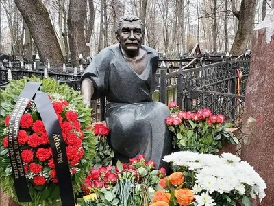 Вдова Джигарханяна на пришла на открытие памятника актеру - «ФАКТЫ»
