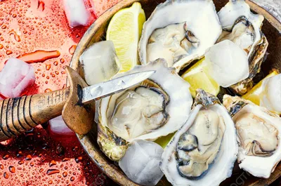 https://ru.pngtree.com/freebackground/fresh-oysters-of-ice-and-lemon-on-retro-metal-background-opened-oysters-on-metal-background-photo_2318692.html