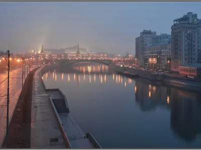 Обои для рабочего стола Весна в Москве. Туманное утро фото - Раздел обоев:  Виды ночных городов