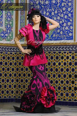 Традиционный узбекский азиатский шелк Красочное традиционное узбекское  фоновое изображение текстильной ткани атласа Hon Xonatlas Стоковое  Изображение - изображение насчитывающей деталь, естественно: 119257569