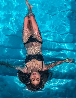 фото в бассейне | Instagram photo inspiration, Summer photos, Bikini shoot