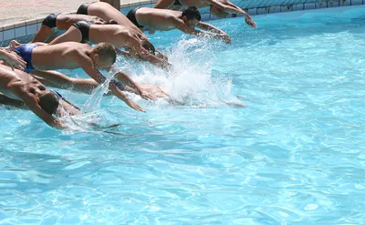 В Санкт-Петербурге восемь детей отравились парами хлора в бассейне — РБК