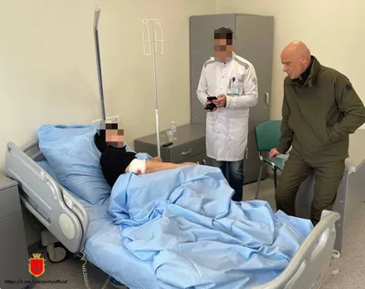 Мэр Одессы побывал в больнице и посетил раненых. Фото — Новости —  Официальный сайт города Одесса