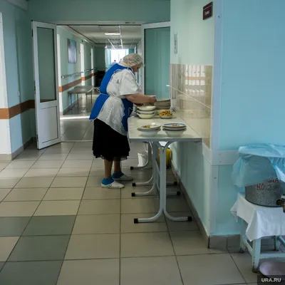 Жители Нового Уренгоя сравнили питание в больнице с похлебкой для собак -  фото, видео