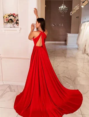 Длинное красное платье на бретелях Богиня: купить по низким ценам из  коллекции 2020 года в модном салоне La Novale