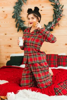 Новогодняя фотосессия в студии в пижаме | Christmas photoshoot, Lit  outfits, Fashion