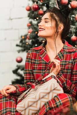 Новогодняя фотосессия в студии в пижаме | Family christmas outfits,  Christmas photoshoot, Holiday outfits