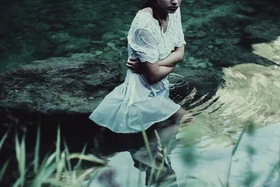 Девушка в платье под водой - фото и картинки abrakadabra.fun