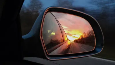 Отражение в зеркале машины - 32 фото