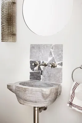 15 дизайнерских хитростей, которые делают маленькие ванные комнаты намного  больше