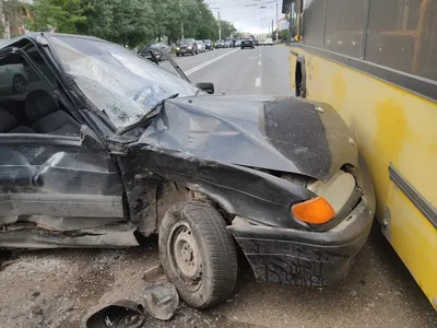 Водитель ВАЗ-2113 скончался в результате ДТП на улице Труда в Ижевске –  Коммерсантъ Ижевск