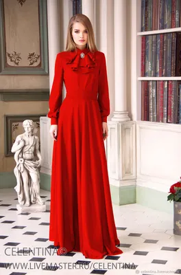 Женственное вечернее красное платье со съемными рукавами и высоким разрезом