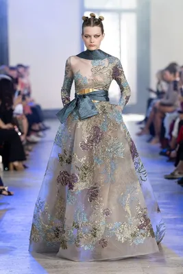 Elie Saab News, Collections, Fashion Shows, Fashion Week Reviews, and More  | Платья от кутюр, Стили платьев, Вечерние платья