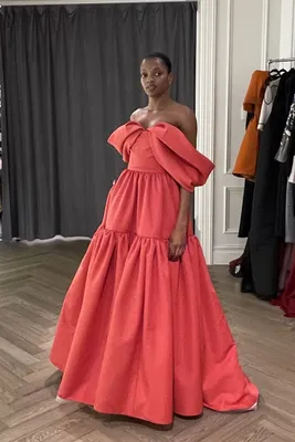 Женское красное платье VALENTINO купить в интернет-магазине ЦУМ, арт.  SB3VD9H01EC