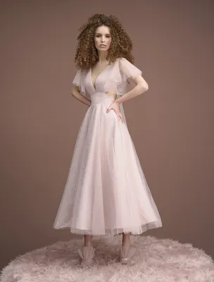 Вечернее свадебное платье миди с крылышками на плечах купить в Москве