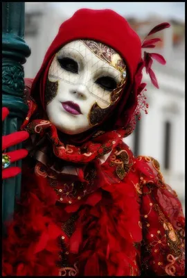 Masks and costumes in Venice | Venice carnival costumes, Venice mask,  Venetian carnival masks