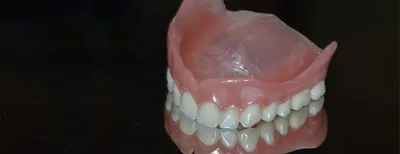 Верхний съемный зубной протез без неба фотографии