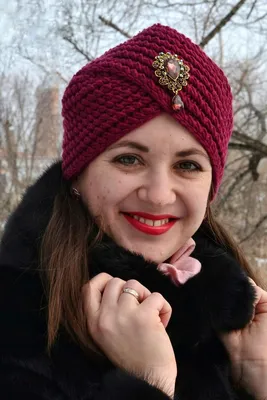 Шапка-чалма вязаная бордовая декорирована брошью (ID#1070637127), цена: 499  ₴, купить на Prom.ua