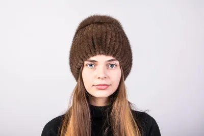Вязаная шапка с норковой аппликацией - купить в интернет магазине bitfur.ru