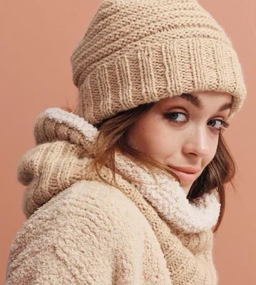 Вяжем красивые зимние шапки вместе: 5 МК по универсальным моделям теплых  женских шапок для новичков и опытных мастериц | Факультет рукоделия | Дзен
